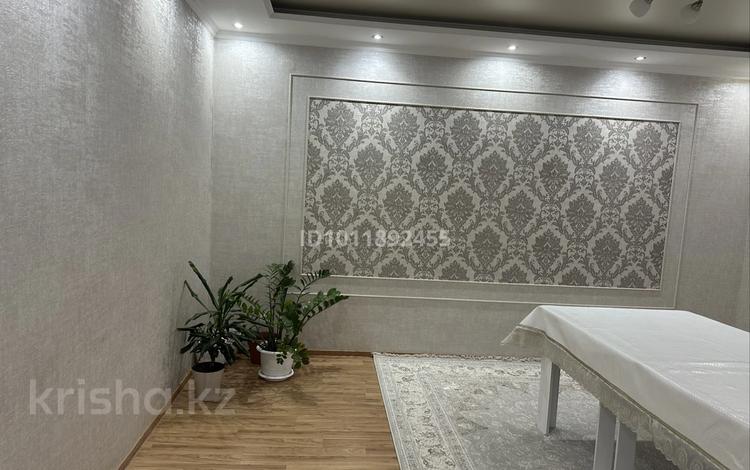 3-бөлмелі пәтер · 107 м² · 5/6 қабат, ул. Аз Наурыз 16 — 11 микрорайон, бағасы: 33 млн ₸ в Актобе — фото 2