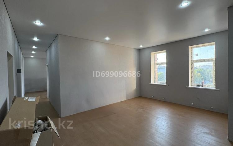 3-бөлмелі пәтер · 78 м² · 4/5 қабат, Алматы 188, бағасы: 28 млн ₸ в Уральске — фото 41