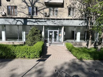 Свободное назначение, офисы, магазины и бутики, склады, салоны красоты, фитнес и спорт, медцентры и аптеки, образование, кабинеты и рабочие места · 750 м² за 6 млн ₸ в Алматы, Алмалинский р-н