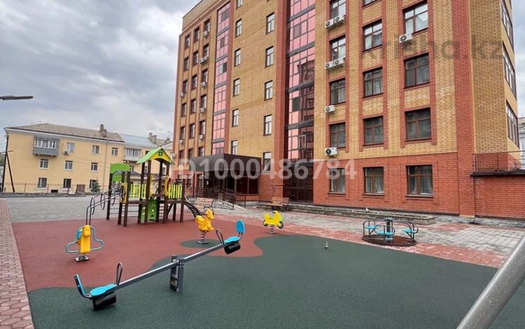 3-бөлмелі пәтер · 107.5 м² · 7/7 қабат, Кабанбай батыра 21 B, бағасы: 80 млн ₸ в Семее — фото 59