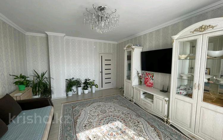 2-комнатная квартира, 62 м², 5/16 этаж, Момышулы за 24.5 млн 〒 в Караганде, Алихана Бокейханова р-н — фото 2
