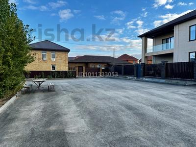 Отдельный дом · 4 комнаты · 220 м² · 12 сот., мкр. Алтын орда — Тойота центр за 205 млн ₸ в Актобе