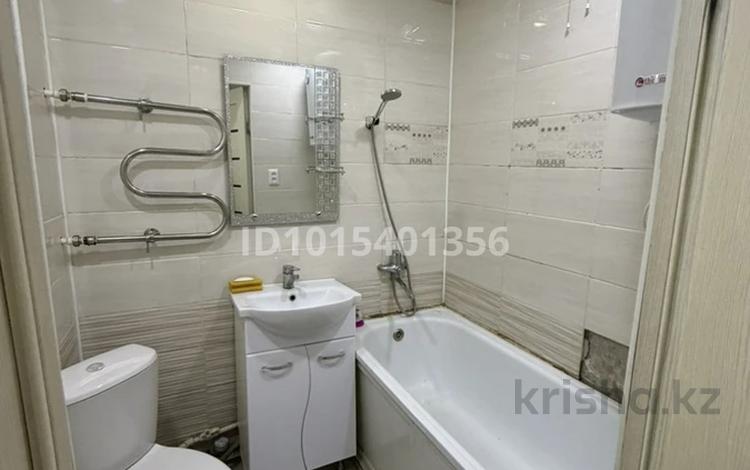 2-комнатная квартира · 46 м² · 1/5 этаж, Майкудук, 18й микрорайон 23 за 13 000 ₸ в Караганде, Алихана Бокейханова р-н — фото 2