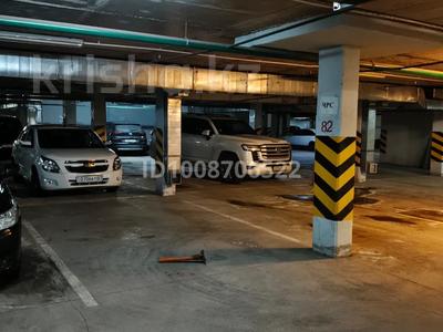 Паркинг · 15 м² · Аль-Фараби 8 — АльФараби 8, 10, напротив Жана Омир за 15 000 ₸ в Астане, Есильский р-н
