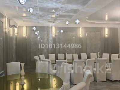 Дом · 7 комнат · 430 м², мкр Калкаман-2 улица Сергея Дьяченко 37 за 150 000 ₸ в Алматы, Наурызбайский р-н