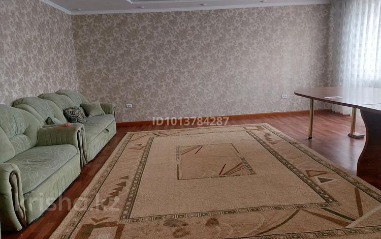 4-комнатная квартира · 100 м² · 3/5 этаж, Пушкина 5 за 55 млн ₸ в Жезказгане — фото 2