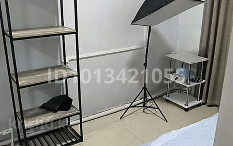 Свободное назначение, салоны красоты, кабинеты и рабочие места, студии · 8 м² за 80 000 ₸ в Караганде, Казыбек би р-н — фото 2