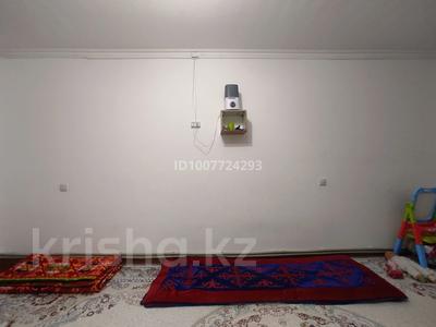 2-комнатная квартира · 60 м² · 1/5 этаж, 17-й микрорайон, 17-й микрорайон — Еримбетова рядом Наркологический центр за 25 млн 〒 в Шымкенте, Аль-Фарабийский р-н