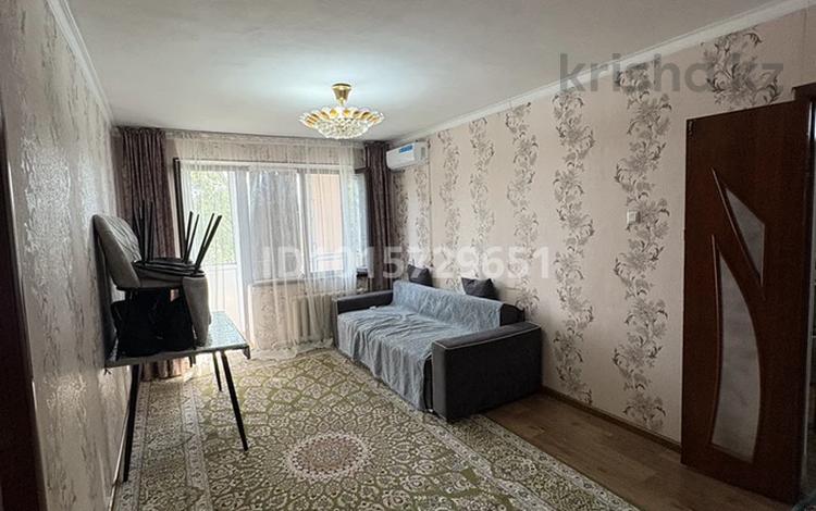 2-бөлмелі пәтер · 46 м² · 5/5 қабат, Қаратау ш/а. 30 — Рысқұлов көшесінің жолдың бойында орналасқан, бағасы: 12 млн ₸ в Таразе, мкр Каратау — фото 2