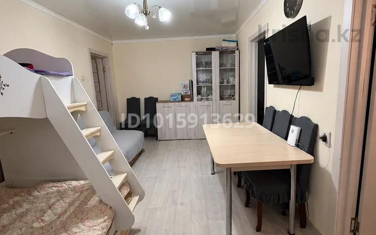 4-комнатная квартира · 61.1 м² · 5/5 этаж, Айтиева 74 за 20 млн ₸ в Уральске — фото 2