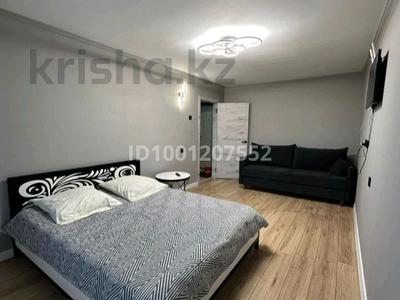 1-комнатная квартира · 32 м² · 3/5 этаж, Казыбек би 20 — Жайна, Площадь, Зубенко, Вокзал, Вечный огонь, Универсам, Управление за 10 000 〒 в 