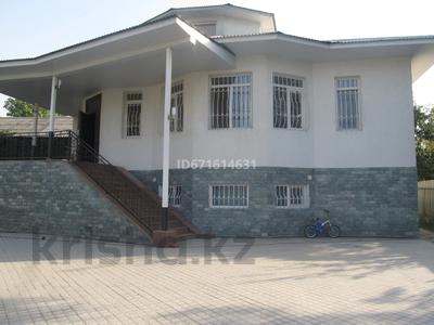 Отдельный дом · 8 комнат · 425 м², Кастеева — Черняховского за 3.7 млн 〒 в Алматы, Медеуский р-н