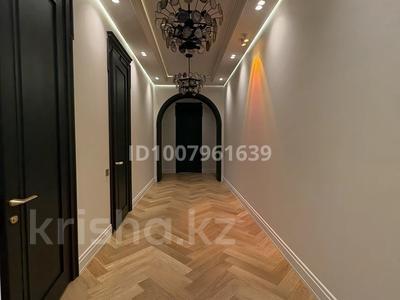 4-бөлмелі пәтер · 255.7 м² · 2/6 қабат, Тулебаева 95/1 — Тулебаева/богенбай батыра, бағасы: 599 млн 〒 в Алматы, Медеуский р-н