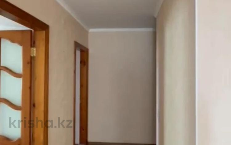 3-комнатная квартира, 100 м², 8/10 этаж, проспект Алии Молдагуловой за 28 млн 〒 в Актобе — фото 6