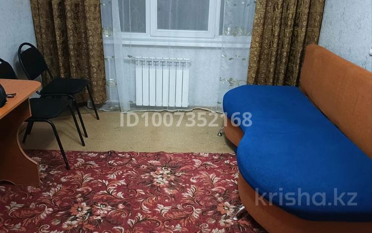 1-комнатная квартира · 32 м² · 1/5 этаж, Амурская 6 за 140 000 〒 в Усть-Каменогорске — фото 2