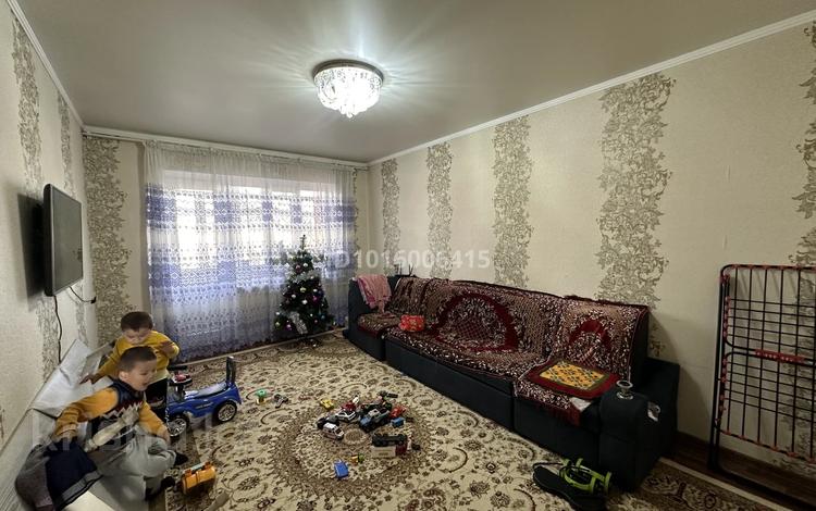 3-комнатная квартира · 67 м², мкр Алатау 40 за 15 млн ₸ в Таразе — фото 2