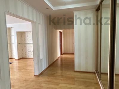 3-комнатная квартира · 130 м² · 3/10 этаж · помесячно, Аманжолова 32 за 330 000 〒 в Астане, Алматы р-н