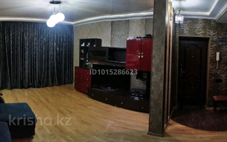 3-бөлмелі пәтер · 85.5 м² · 5/5 қабат, 2 ш/а., Космос 6 — 101 стрелковой бригады Абулхаир хана, бағасы: 27 млн ₸ в Актобе, мкр 8 — фото 4