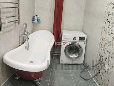 3-бөлмелі пәтер · 85.5 м² · 5/5 қабат, 2 ш/а., Космос 6 — 101 стрелковой бригады Абулхаир хана, бағасы: 27 млн ₸ в Актобе, мкр 8