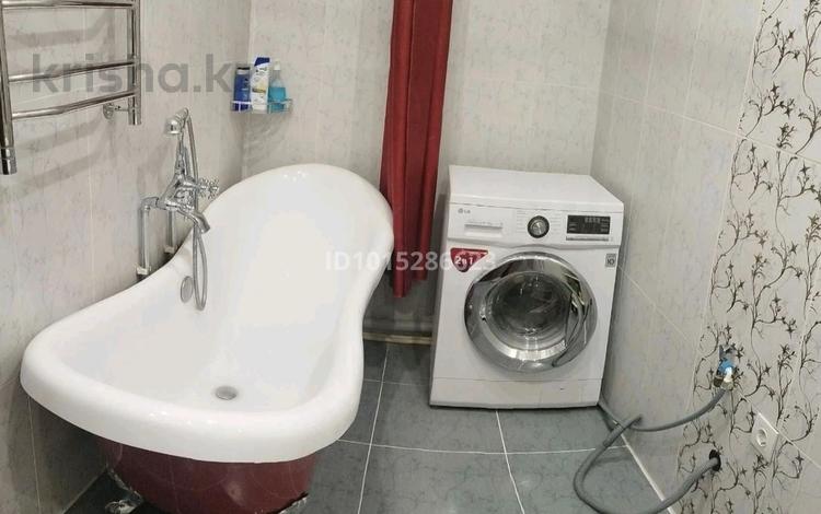 3-бөлмелі пәтер · 85.5 м² · 5/5 қабат, 2 ш/а., Космос 6 — 101 стрелковой бригады Абулхаир хана, бағасы: 27 млн ₸ в Актобе, мкр 8 — фото 5