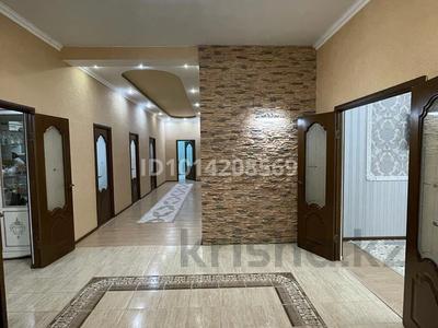Отдельный дом · 5 комнат · 200 м² · 10 сот., мкр Жеруйык, 24 улица 17 — улица Курмангазы за 650 000 ₸ в Атырау