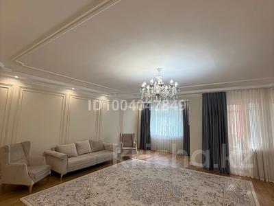 5-комнатная квартира · 184 м² · 2/5 этаж, мкр. Алтын орда, Алии Молдагуловой 54А — Гипермаркет Дина за 90 млн 〒 в Актобе