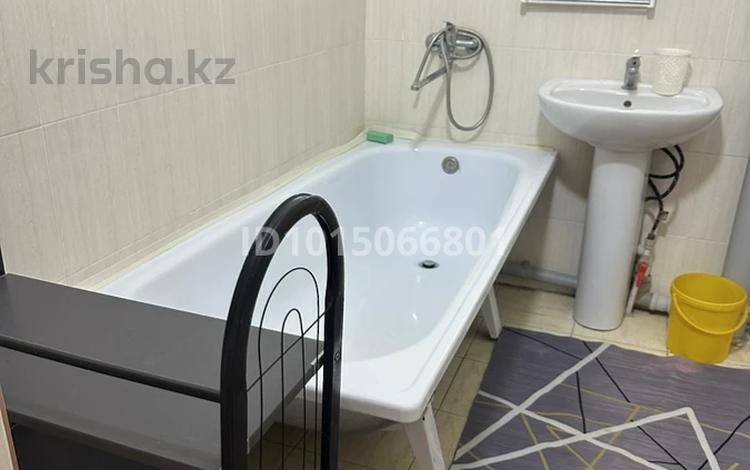 1 комната · 37 м² · 8/12 этаж, мкр Туран-2 за 30 000 ₸ в Шымкенте, Каратауский р-н — фото 2