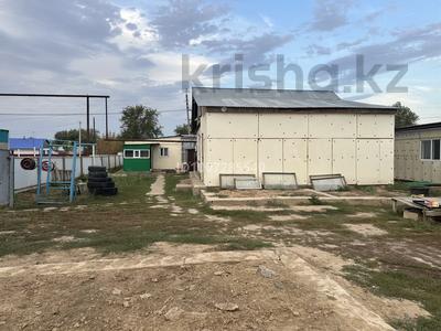 Отдельный дом · 10 комнат · 200 м² · 18 сот., Желтоксан 16 за 55 млн 〒 в Уральске