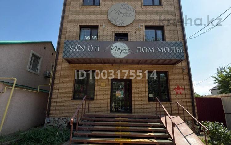 Свободное назначение, офисы, магазины и бутики, склады, общепит, салоны красоты, медцентры и аптеки, образование, развлечения · 570 м² за 235 млн 〒 в Уральске — фото 3