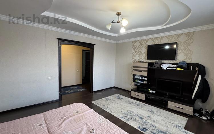 2-комнатная квартира · 65 м² · 4/10 этаж, мкр Новый Город, мкр Новый Город, улица Ермекова 106а за 23.5 млн ₸ в Караганде, Казыбек би р-н — фото 2