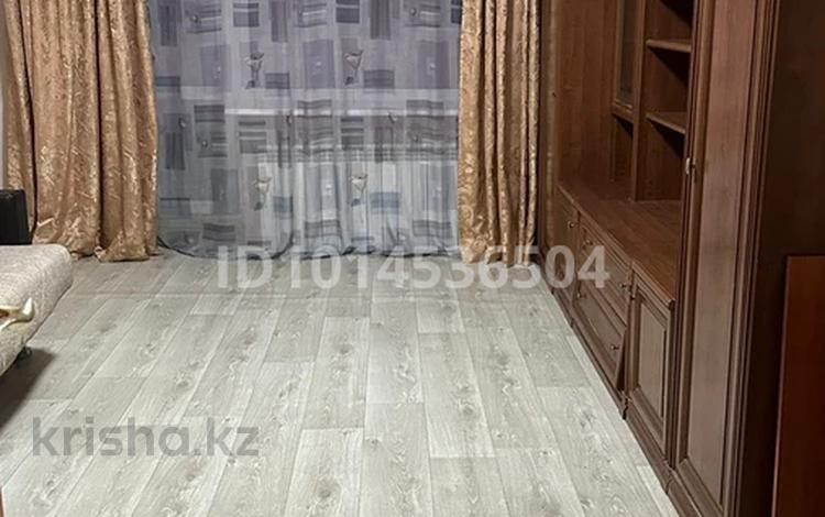 3-комнатная квартира · 60 м² · 2/5 этаж, мкр Михайловка , Касыма Аманжолова 55 за 28.5 млн ₸ в Караганде, Казыбек би р-н — фото 2