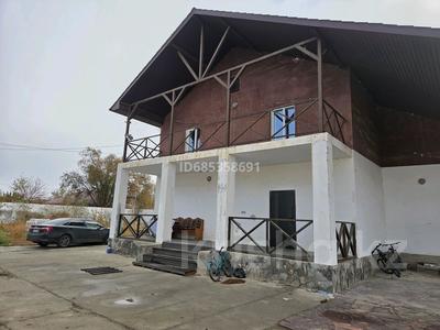Отдельный дом · 4 комнаты · 350 м² · 20 сот., пгт Балыкши, Химик атырау 46А за 49 млн 〒 в Атырау