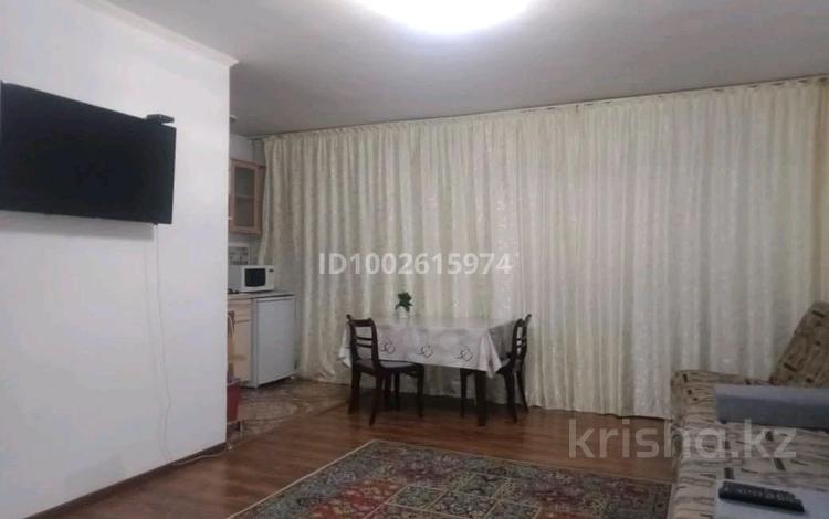 1-комнатная квартира · 35 м² · 2/5 этаж, Первомайская 28 — Топографический колледж за 8 000 ₸ в Семее — фото 2