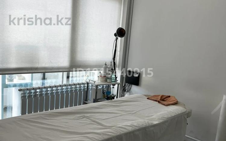 Салоны красоты, медцентры и аптеки · 15 м² за 200 000 ₸ в Алматы, Медеуский р-н — фото 2