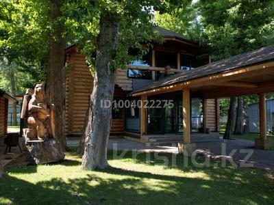 Отдельный дом · 3 комнаты · 270 м² · 36 сот., Есенжанова 51/1 за 470 млн 〒 в Уральске