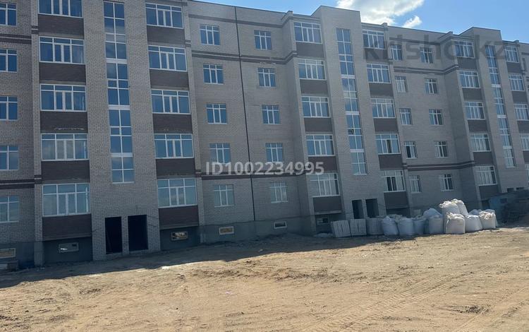 1-бөлмелі пәтер · 43 м² · 1/5 қабат, мкр. Алтын орда 251в, бағасы: 11.3 млн 〒 в Актобе — фото 2