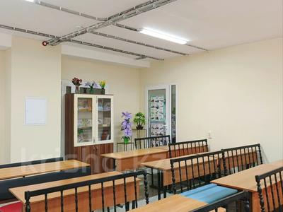 Еркін, кеңселер, дүкендер мен бутиктер, сұлулық салондары, медорталықтар мен дәріханалар, білім орталықтары · 136.6 м², бағасы: ~ 50 млн ₸ в Караганде, Казыбек би р-н