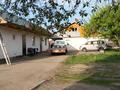 Отдельный дом · 2 комнаты · 120 м² · 8 сот., мкр Акбулак, Касыма Шарипова 136 — Магазин Али за 130 млн 〒 в Алматы, Алатауский р-н