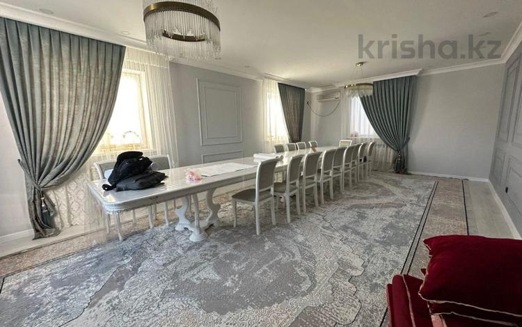 Отдельный дом · 8 комнат · 320 м², Жеруйык — Ул.Т.Бигельдинова за 500 000 〒 в Атырау — фото 18