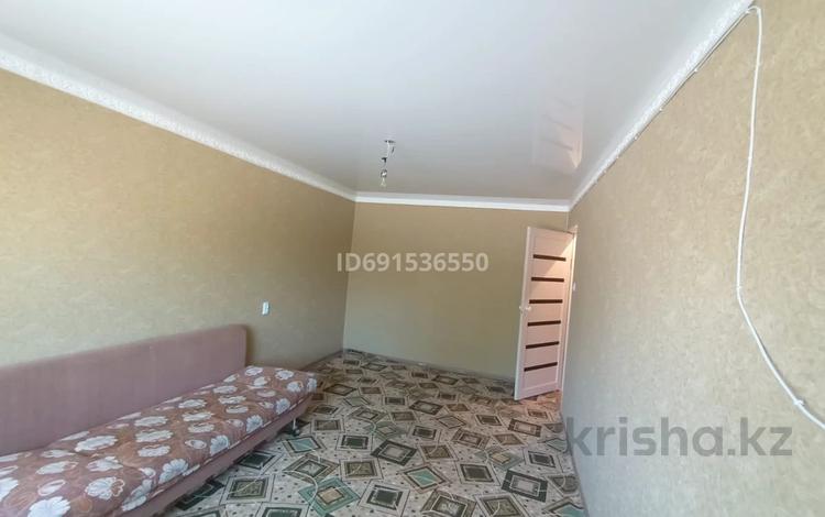 1-бөлмелі пәтер, 30 м², 1/5 қабат, Рыскулова 63 — Ш Валиханова, бағасы: 5.4 млн 〒 в Кентау — фото 2