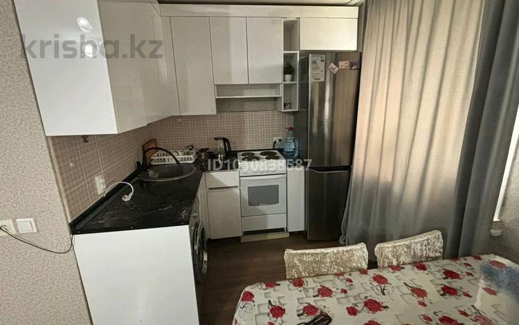 2-бөлмелі пәтер · 43 м² · 5/5 қабат, Назарбаева 11/2 — Космическая-Амре Кашаубаева, бағасы: 4 000 ₸ в Усть-Каменогорске, Ульбинский — фото 2
