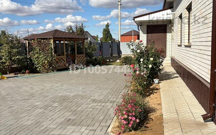 Отдельный дом · 6 комнат · 196 м² · 10 сот., жилой массив Кызылжар за 38.3 млн 〒 в Актобе — фото 2