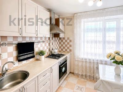 3-комнатная квартира · 60 м² · 4/9 этаж, Абая 108 — Универмаг, Абая 108 за 25 000 ₸ в Уральске