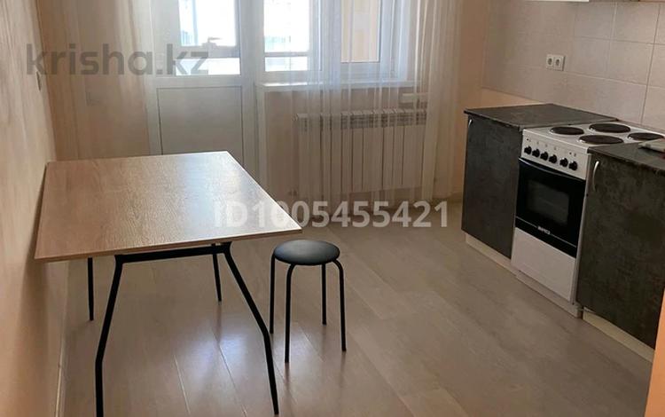 1-комнатная квартира · 42 м² · 8/10 этаж, Абикен Бектуров 3/2 — Хан Шатыр, Азия Парк за 210 000 ₸ в Астане, Есильский р-н — фото 2