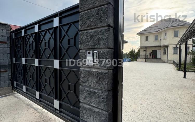Отдельный дом · 6 комнат · 230 м² · 10 сот., Қарасай батыра 102 за 75 млн ₸ в Береке — фото 2