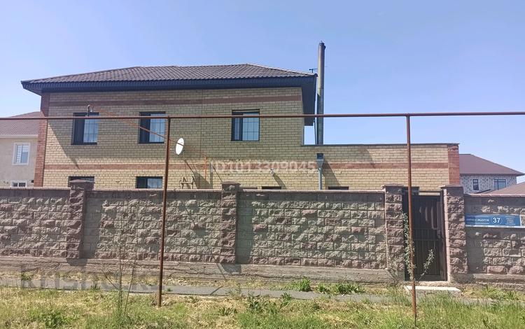 Отдельный дом · 4 комнаты · 120 м² · 10 сот., мкр Уркер, Нуркен Абдиров 37 — Магазина Альтаир за 85 млн ₸ в Астане, Нура р-н — фото 2