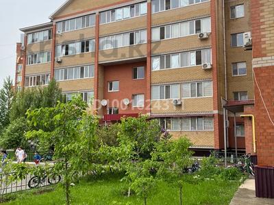 Аренда квартир посуточно в Актюбинской обл.: 3-комнатная квартира · 150 м² · 2/5 этаж, мкр. Алтын орда, Санкибай батыра 38в — Возле Дару клиника за 15 000 〒 3-комнатная квартира · 150 м² · 2/5 этаж, мкр. Алтын орда, Санкибай батыра 38в — Возле Дару клиника за 15 000 〒 в Актобе