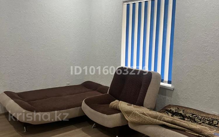 2-комнатная квартира · 62 м² · 1/3 этаж, мкр Новый Город, Мкр Новый Город,ул. Абая 81/2 — Угол Мустафина-Назарбаева за 180 000 ₸ в Караганде, Казыбек би р-н — фото 2