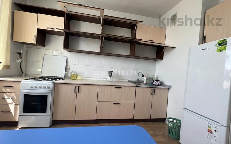 3-комнатная квартира, 80 м², 5/5 этаж помесячно, мкр Саялы 130