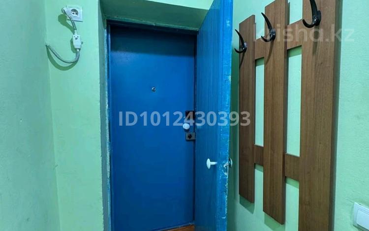 1-комнатная квартира · 31 м² · 3/5 этаж, Майкудук, Майкудук, 15й микрорайон 8 за 9 млн ₸ в Караганде, Алихана Бокейханова р-н — фото 2